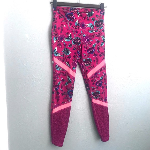 Old Navy Active Printed Magenta Leggings Size M - Picture 2 of 6